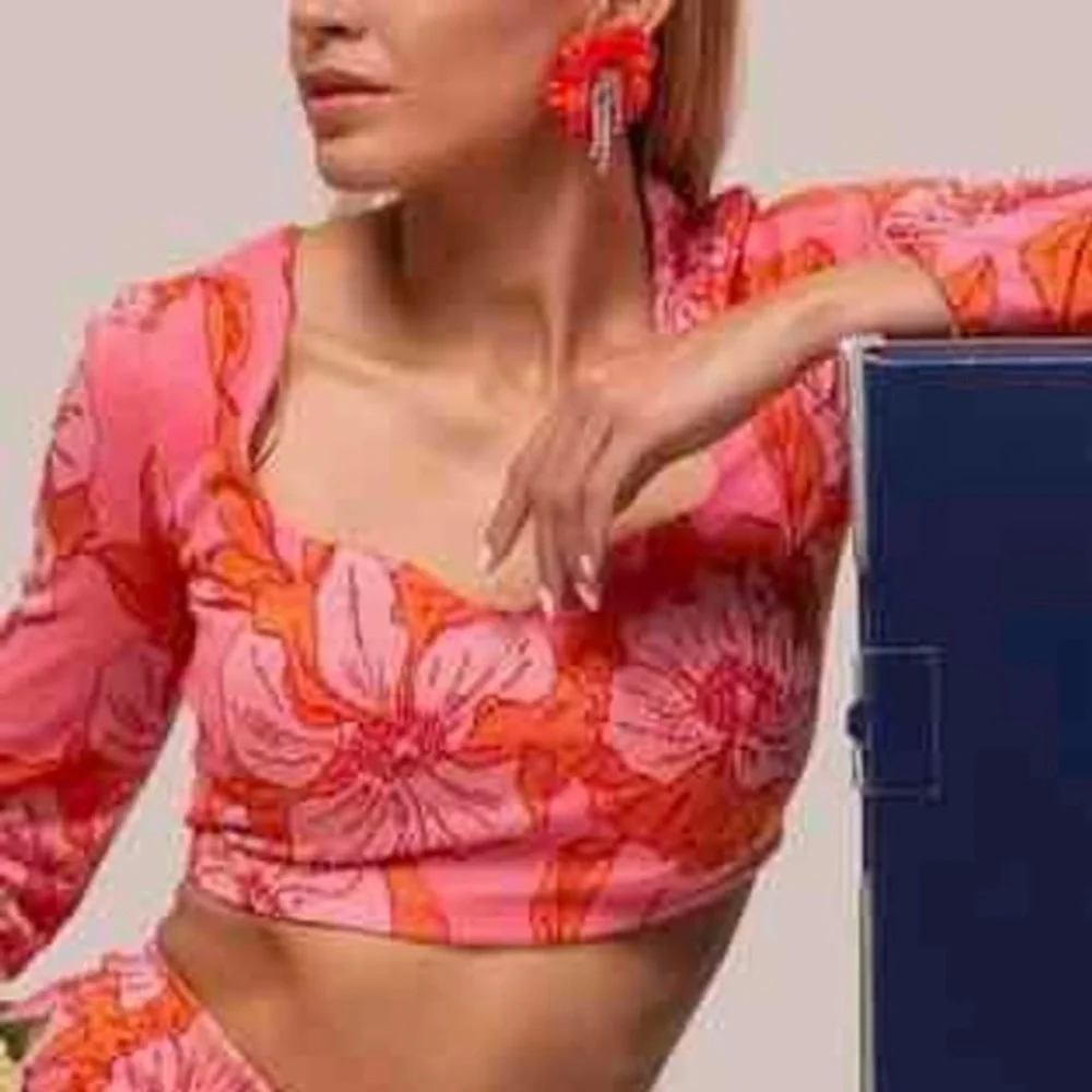 Zara Pink/Orange Floral Long Sleeve Sweetheart Neckline Bloggers Fav Cropped Top